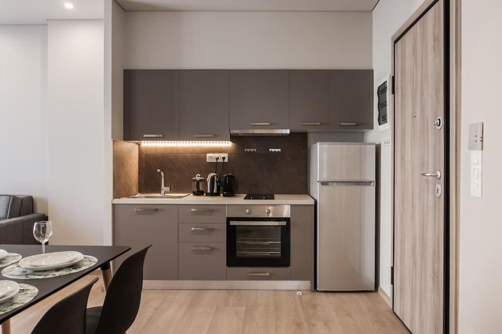 Piraeus Deluxe 2Bdr Apt - Near Metro And Port Экстерьер фото