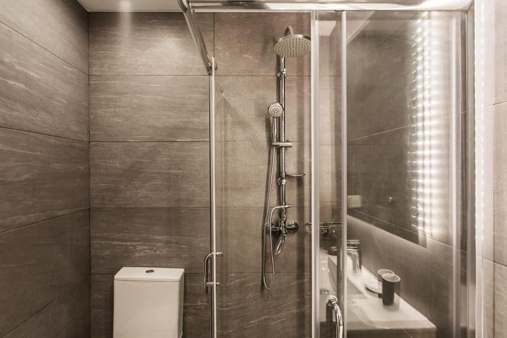 Piraeus Deluxe 2Bdr Apt - Near Metro And Port Экстерьер фото